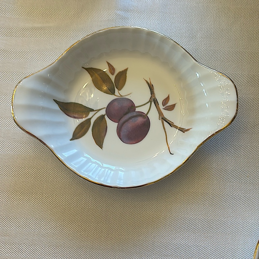 Vintage Royal Worcester Evesham Gold Edge 71/2" Eared Round Fine Porcelain Dish
